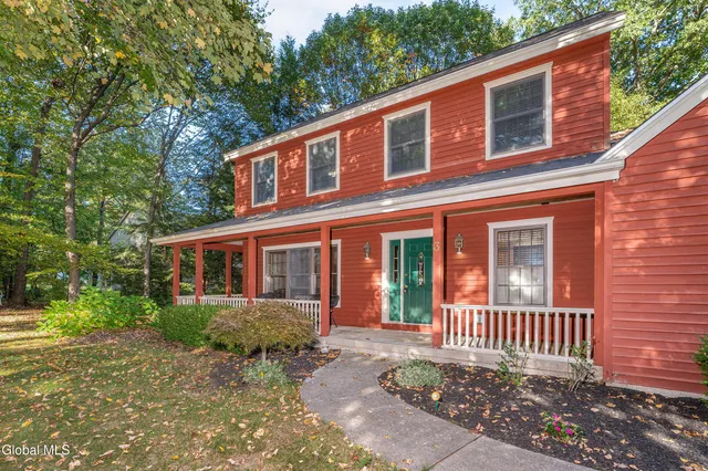 $529,900 | 3 Buckingham Court, Clifton Park, NY 12065