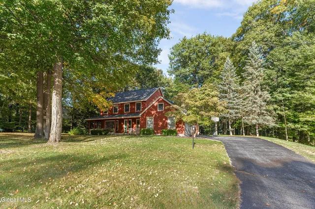 $529,900 | 3 Buckingham Court, Clifton Park, NY 12065