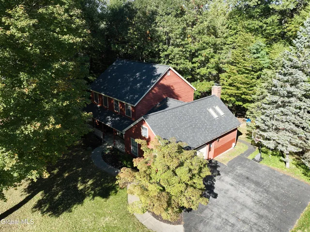 $529,900 | 3 Buckingham Court, Clifton Park, NY 12065