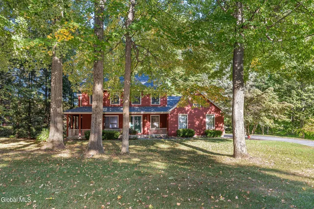 $529,900 | 3 Buckingham Court, Clifton Park, NY 12065