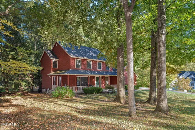 $529,900 | 3 Buckingham Court, Clifton Park, NY 12065