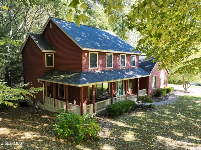 $529,900 | 3 Buckingham Court, Clifton Park, NY 12065