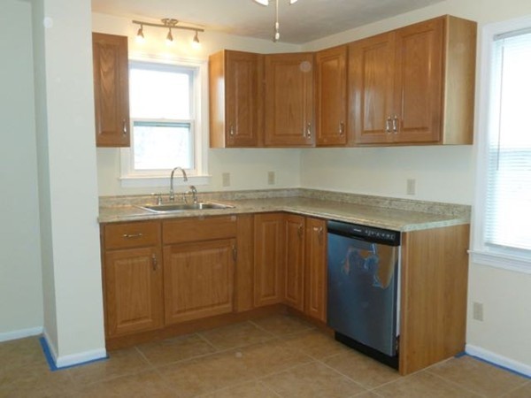109-111 Redlands Street Springfield, MA 01104 - Photo 3 of 20 Gallery Image 3