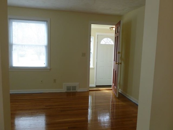 109-111 Redlands Street Springfield, MA 01104 - Photo 6 of 20 Gallery Image 6