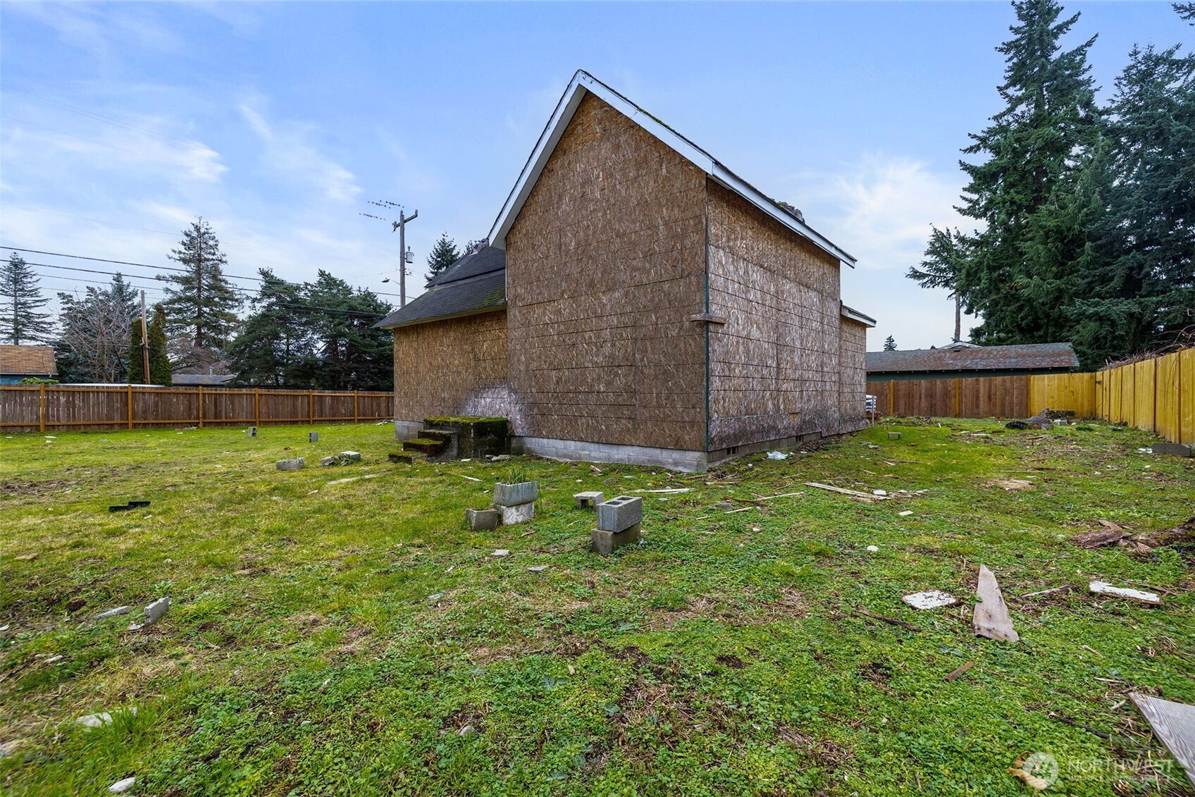 11205 12th Avenue Southwest Seattle, WA 98146 - Photo 12 of 36 a backyard of a house with lots of green space