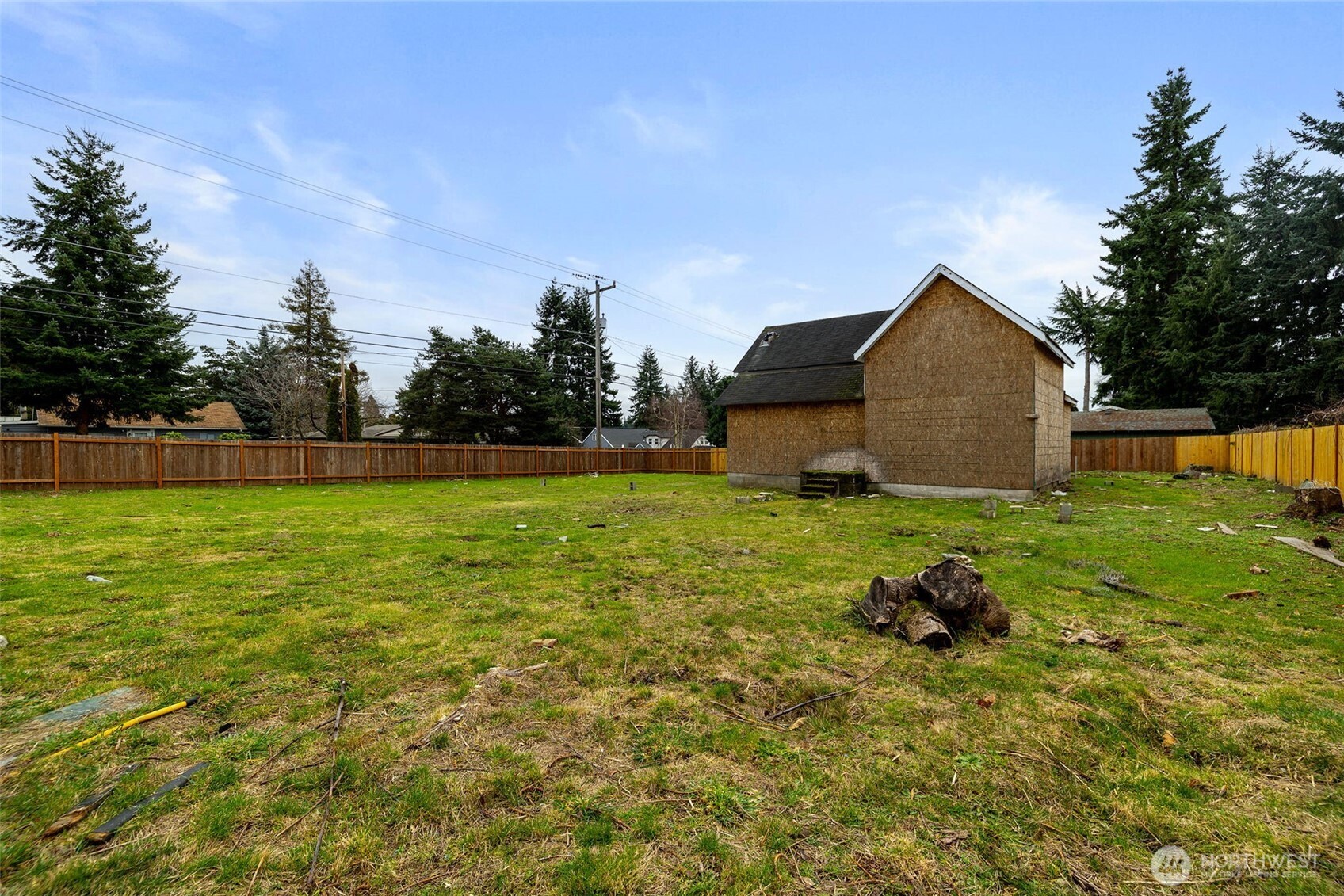 11205 12th Avenue Southwest Seattle, WA 98146 - Photo 13 of 36 a backyard of a house with lots of green space
