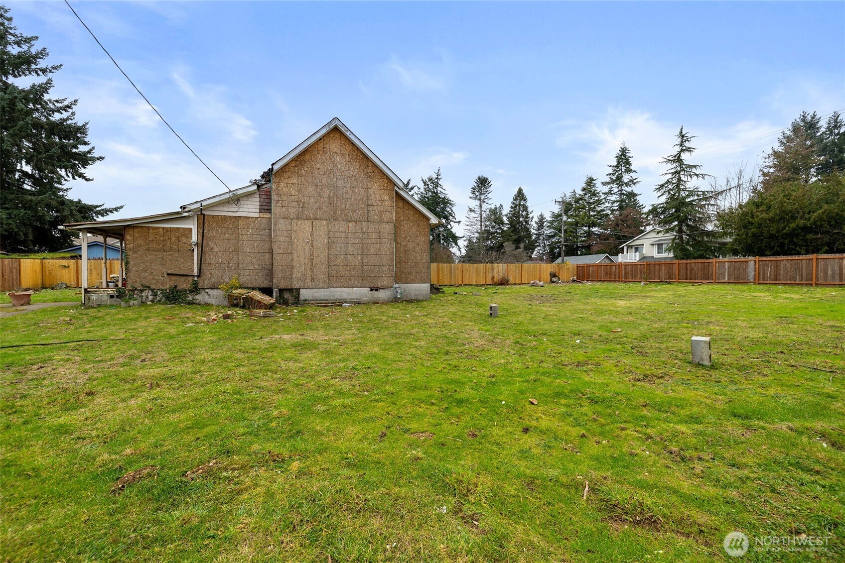 11205 12th Avenue Southwest Seattle, WA 98146 - Photo 17 of 36 a backyard of a house with lots of green space