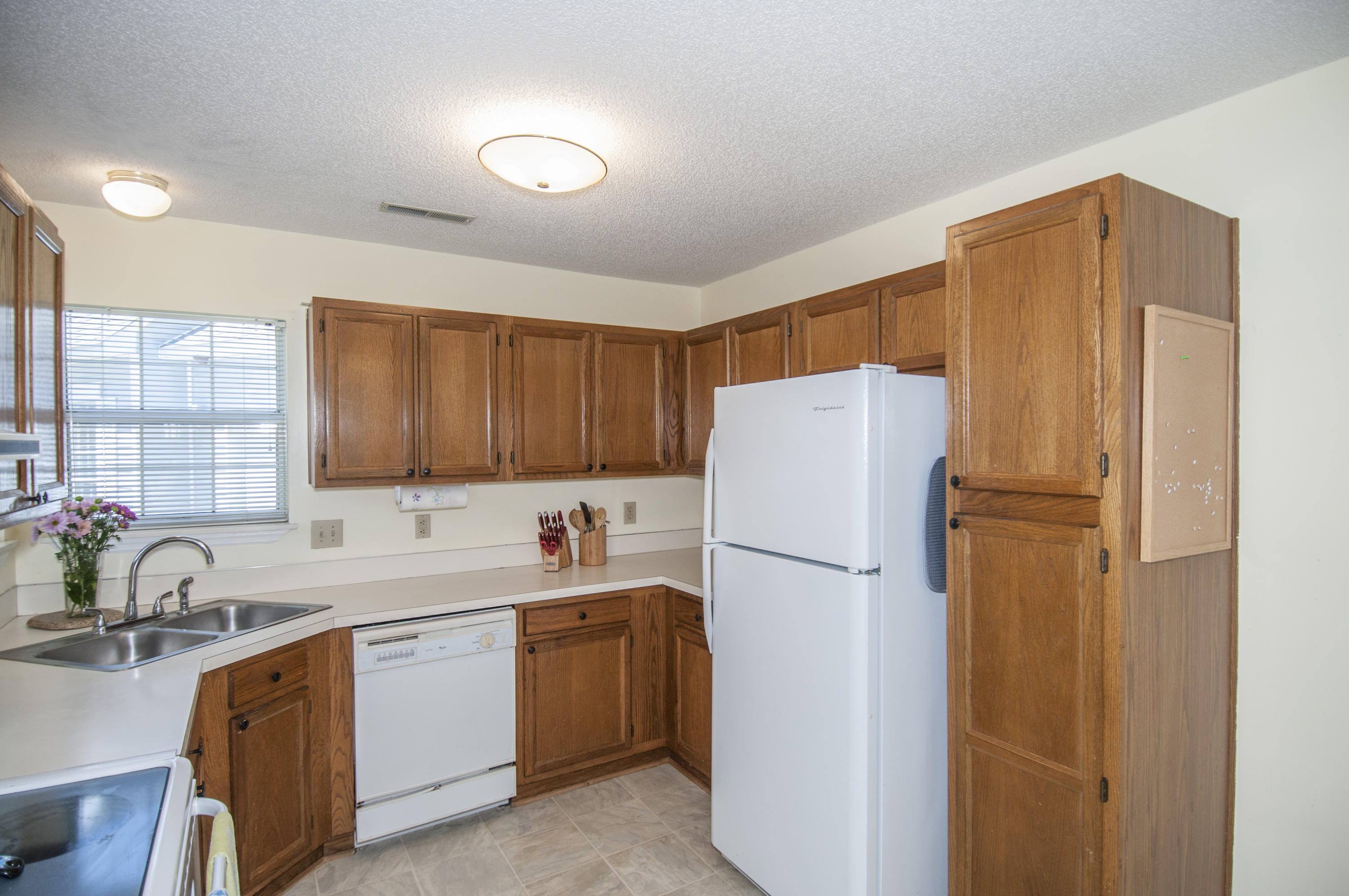 2441 Castlereagh Road Charleston, SC 29414 - Photo 6 of 15 Kitchen