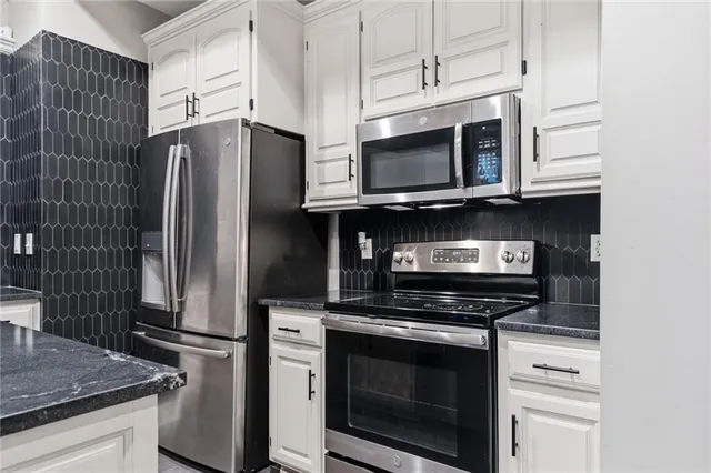 $1,100,000 | 26640 West 109th Street, Olathe, KS 66061