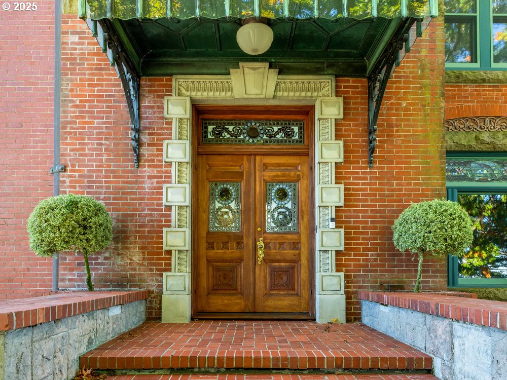 1816 Southwest Hawthorne Terrace Portland, OR 97201 - Photo 13 of 48 a view of a door with a door and wooden floor