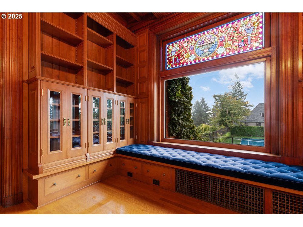 1816 Southwest Hawthorne Terrace Portland, OR 97201 - Photo 22 of 48 a view of front door