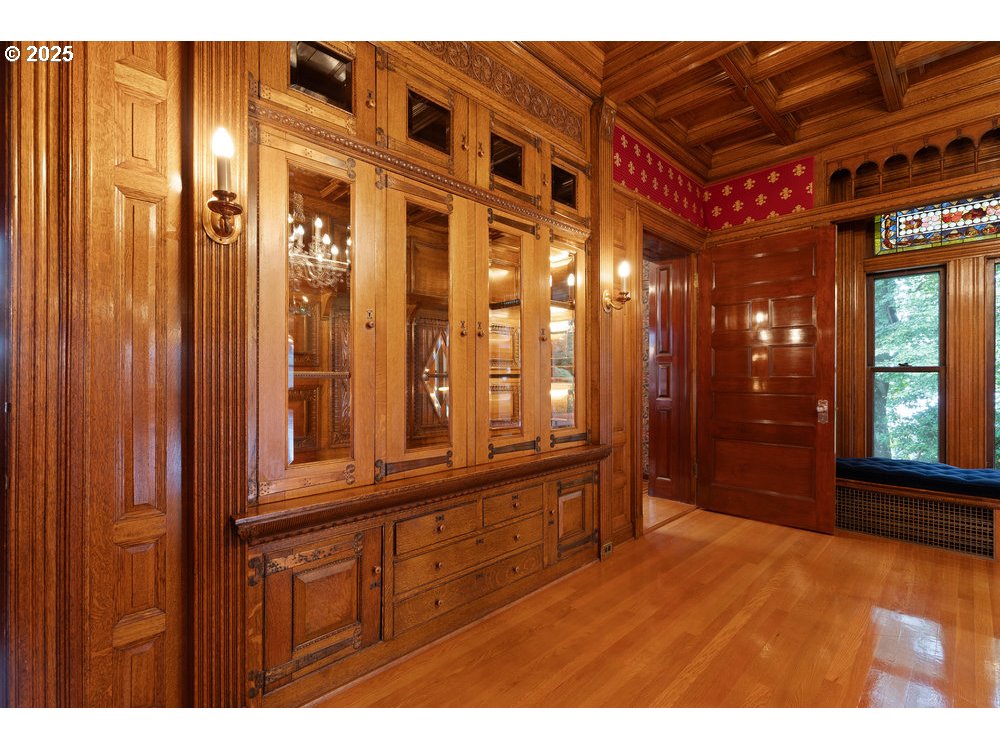 1816 Southwest Hawthorne Terrace Portland, OR 97201 - Photo 23 of 48 a view of an entryway