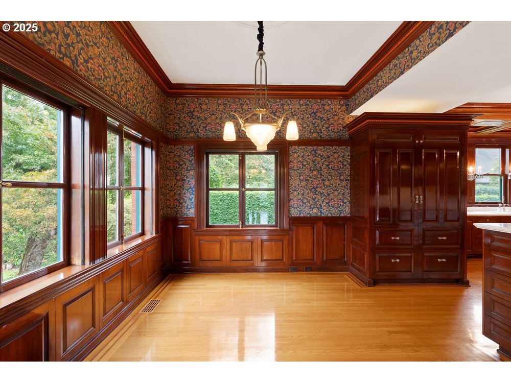 1816 Southwest Hawthorne Terrace Portland, OR 97201 - Photo 27 of 48 a view of hall with an entryway