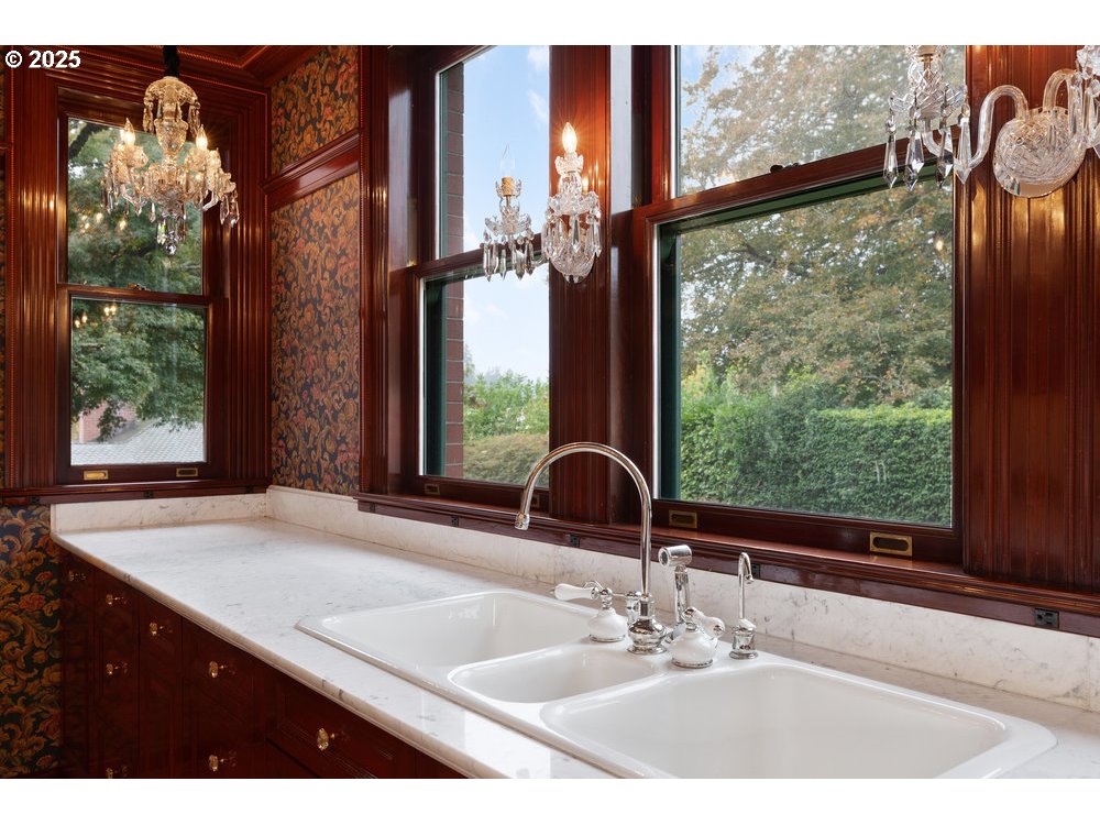 1816 Southwest Hawthorne Terrace Portland, OR 97201 - Photo 31 of 48 a bathroom with a sink mirror and a window