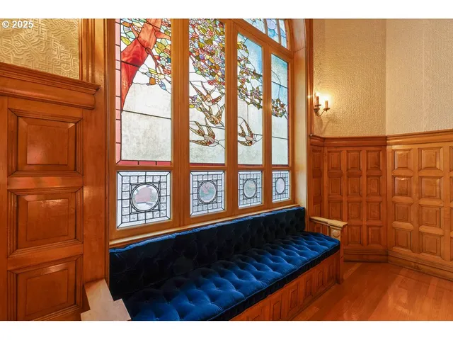 a view of an entryway