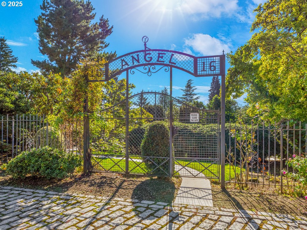 1816 Southwest Hawthorne Terrace Portland, OR 97201 - Photo 44 of 48 a sign board with yard in the back