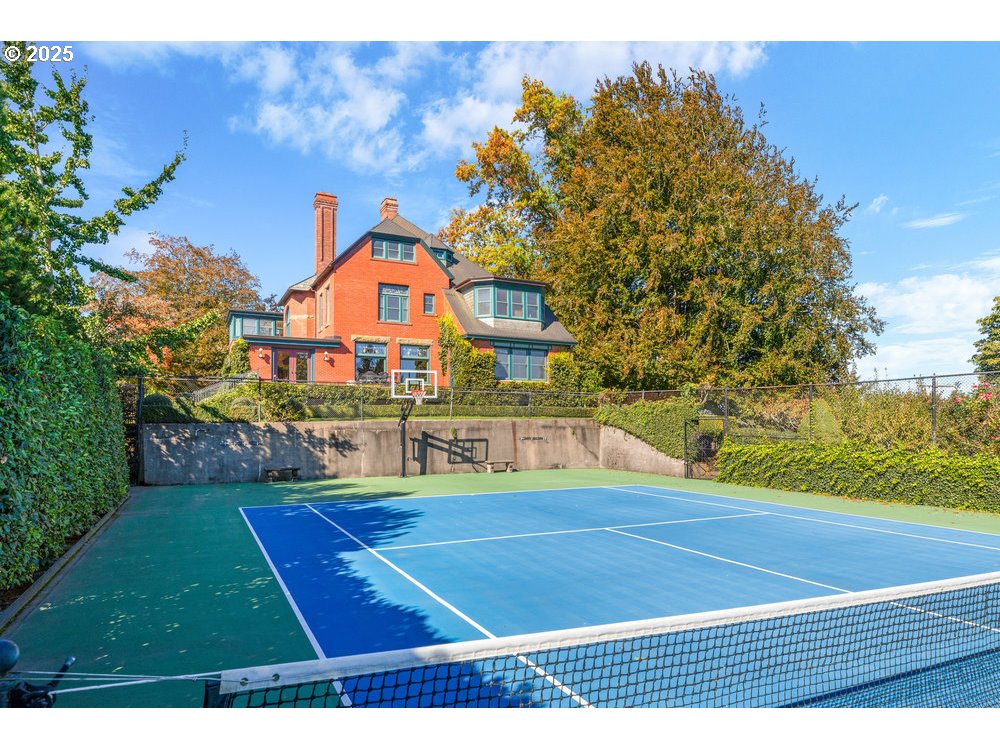 1816 Southwest Hawthorne Terrace Portland, OR 97201 - Photo 10 of 48 a view of a tennis court