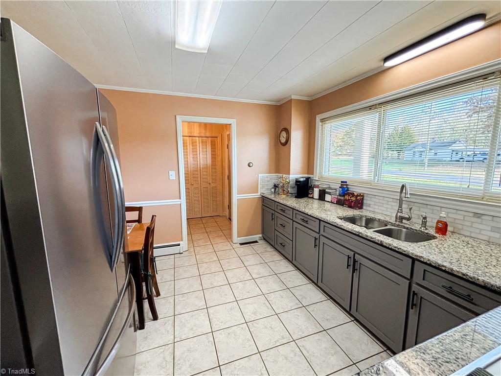 727 North Franklin Road Mount Airy, NC 27030 - Photo 10 of 48 Gallery Image 10