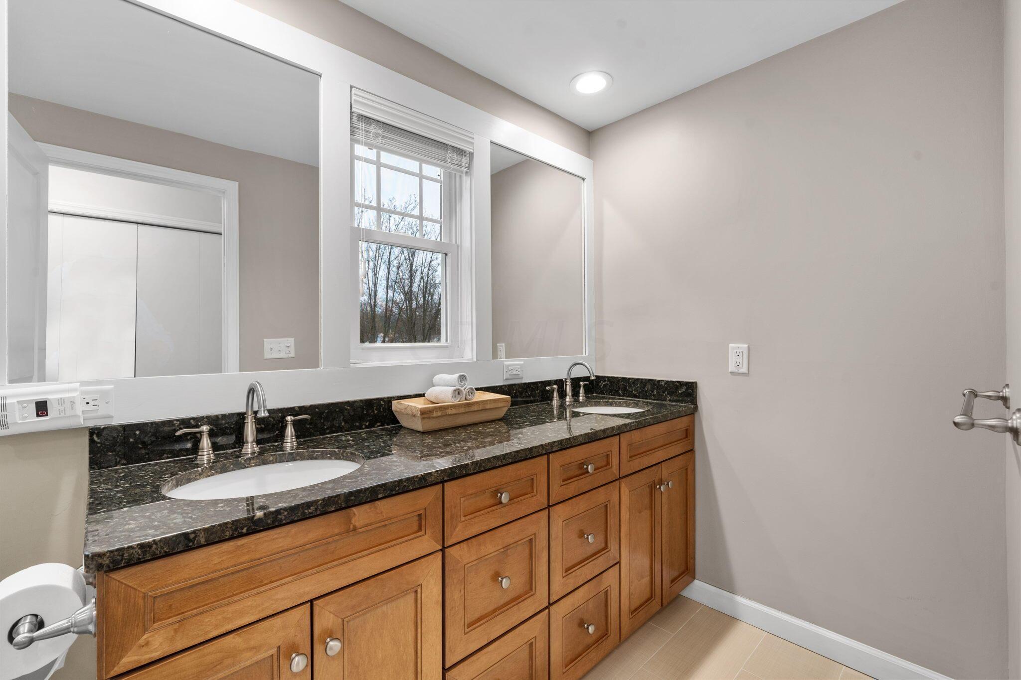 2749 Minerva Lake Road Columbus, OH 43231 - Photo 56 of 100 56-web-or-mls-DSC09296