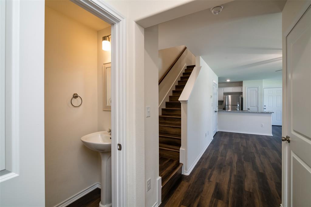 201 South May Street, Unit 2 Whitewright, TX 75491 - Photo 3 of 21
