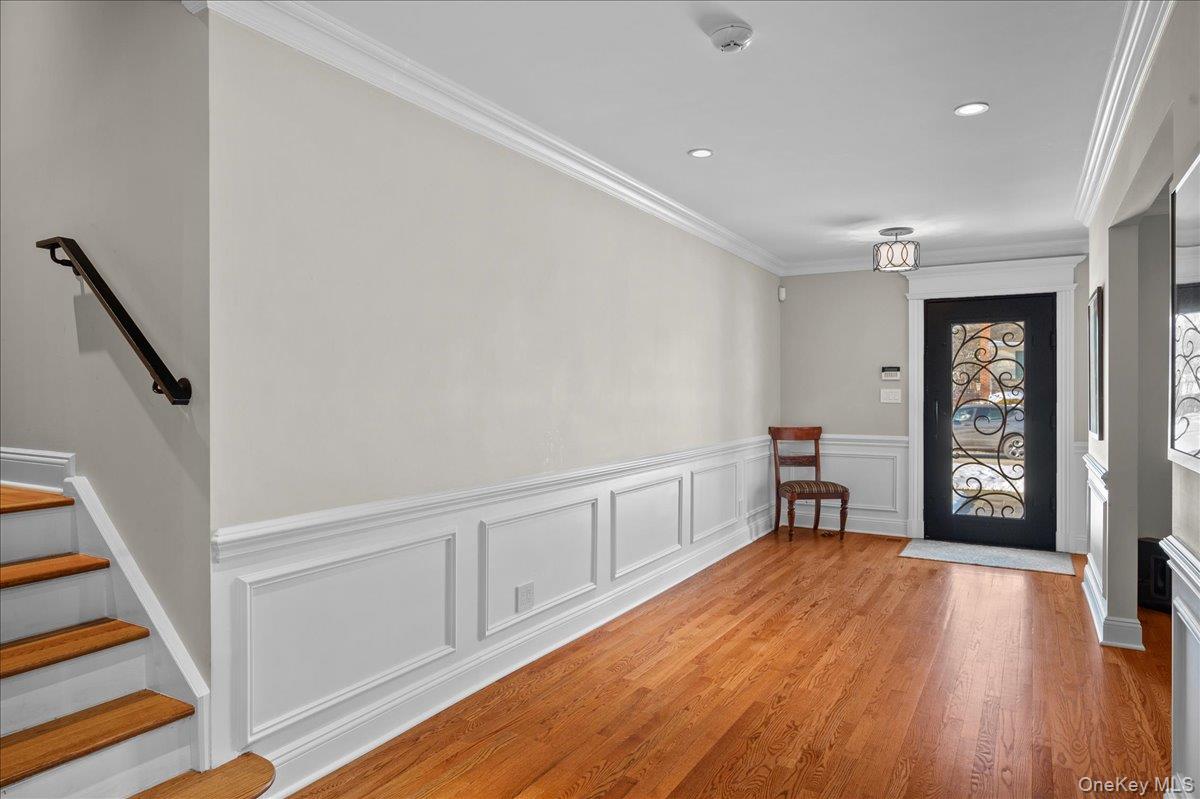 299 Stratton Road New Rochelle, NY 10804 - Photo 3 of 49