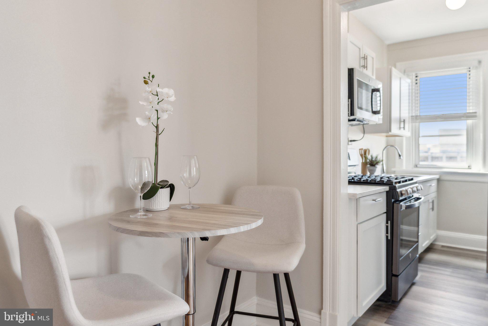 1954 Columbia Road Northwest, Unit 812 Washington, DC 20009 - Photo 4 of 14 Dining area
