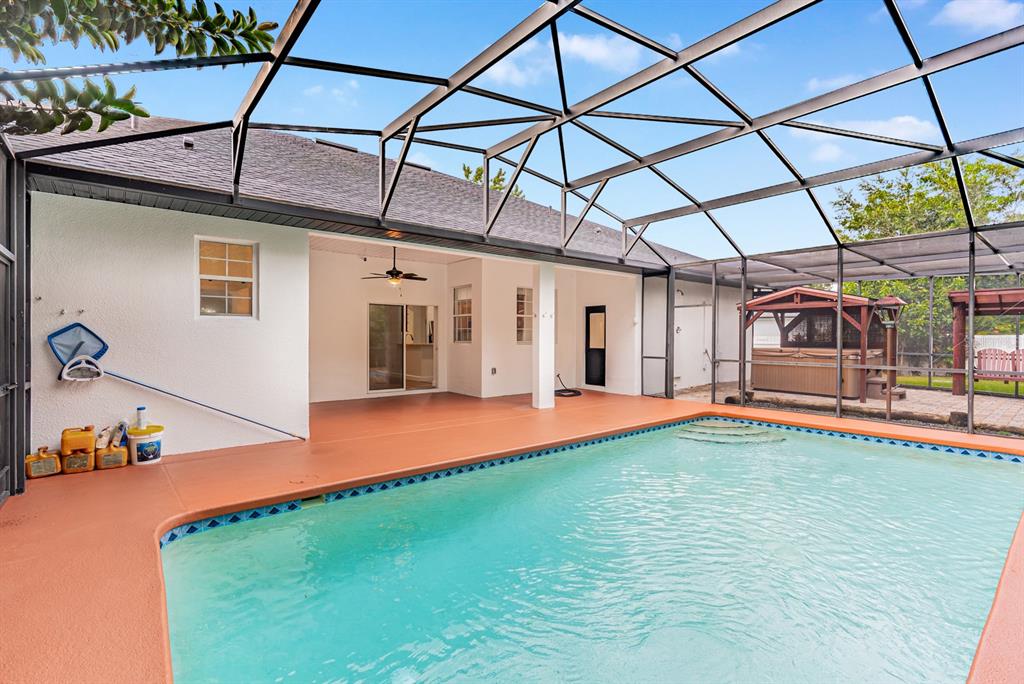 1670 Taylor Ridge Loop Kissimmee, FL 34744 - Photo 28 of 36 a view of a backyard of house