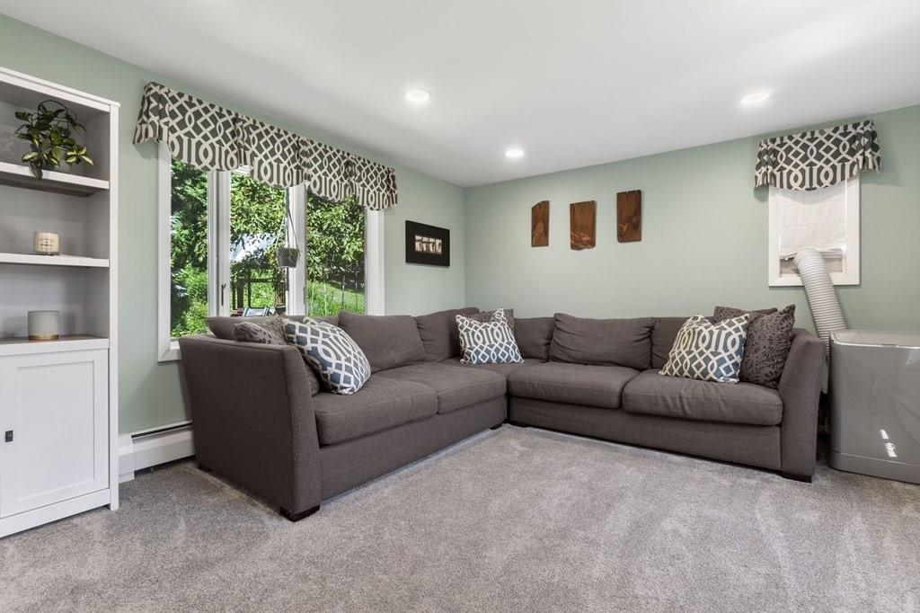 16 Juniper Street Ipswich, MA 01938 - Photo 13 of 41