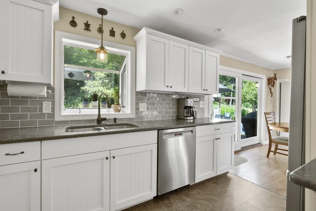 16 Juniper Street Ipswich, MA 01938 - Photo 17 of 41