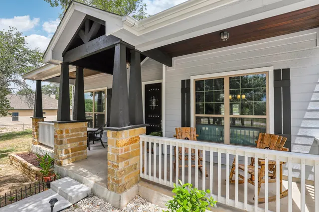 $504,900 | 114 County Road 6863, Natalia, TX 78059