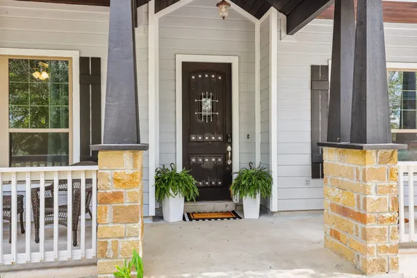 a view of a house with entertaining space