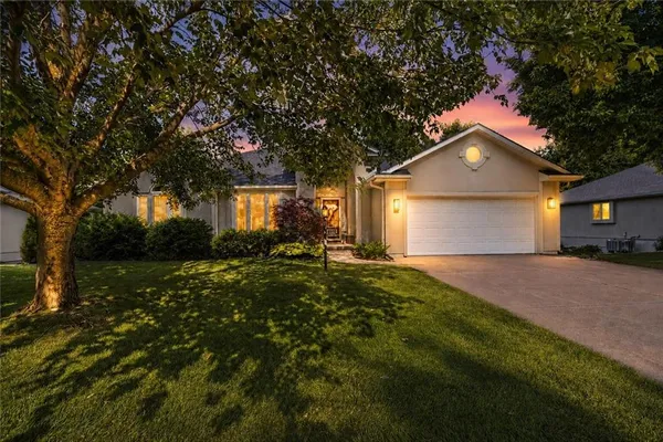 $422,000 | 4004 Garden Gate North, St. Joseph, MO 64506