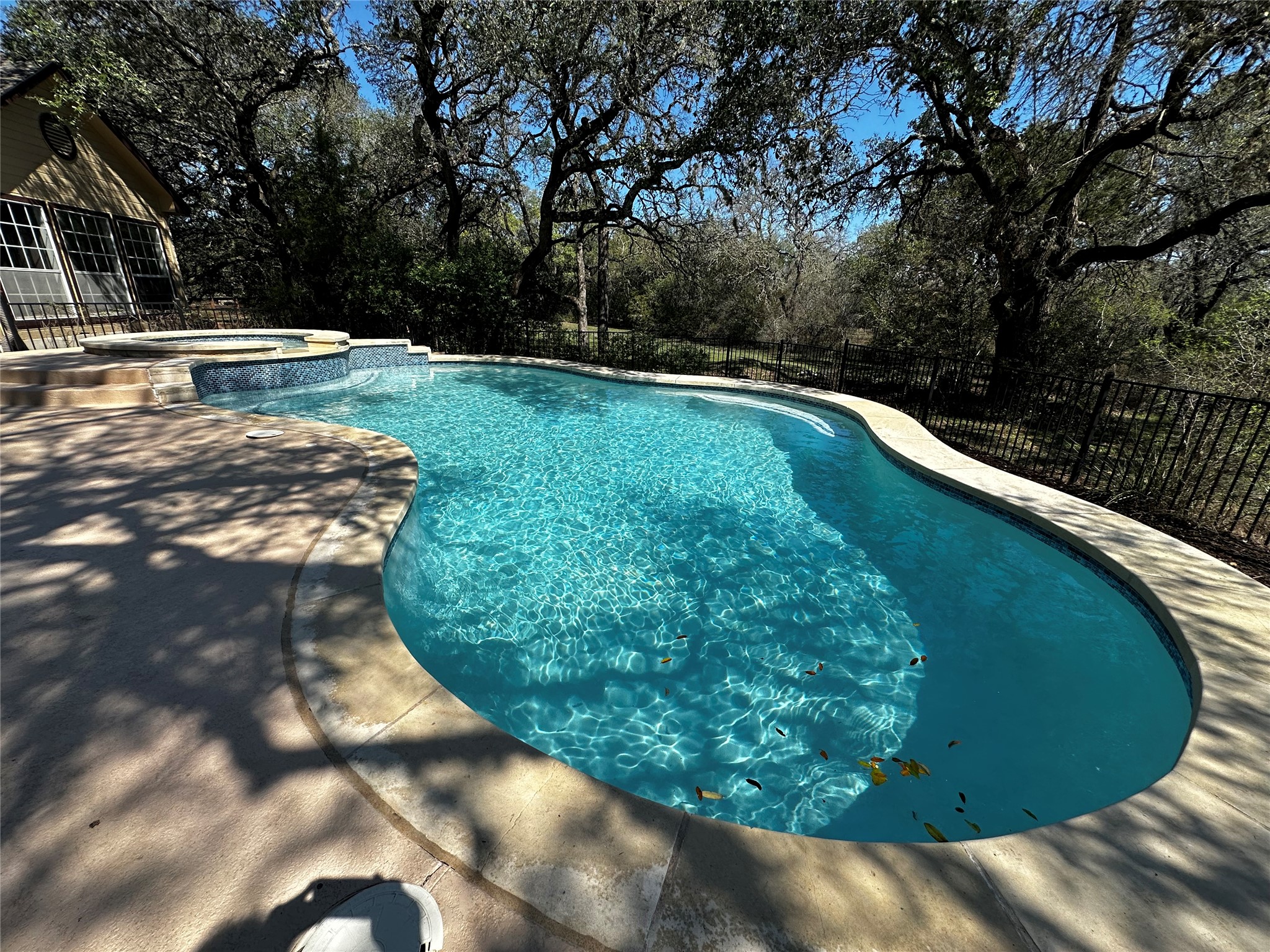 13615 Copperleaf Trail Manchaca, TX 78652 - Photo 34 of 39 Integrated pool / spa with a fenced backyard and a patio area