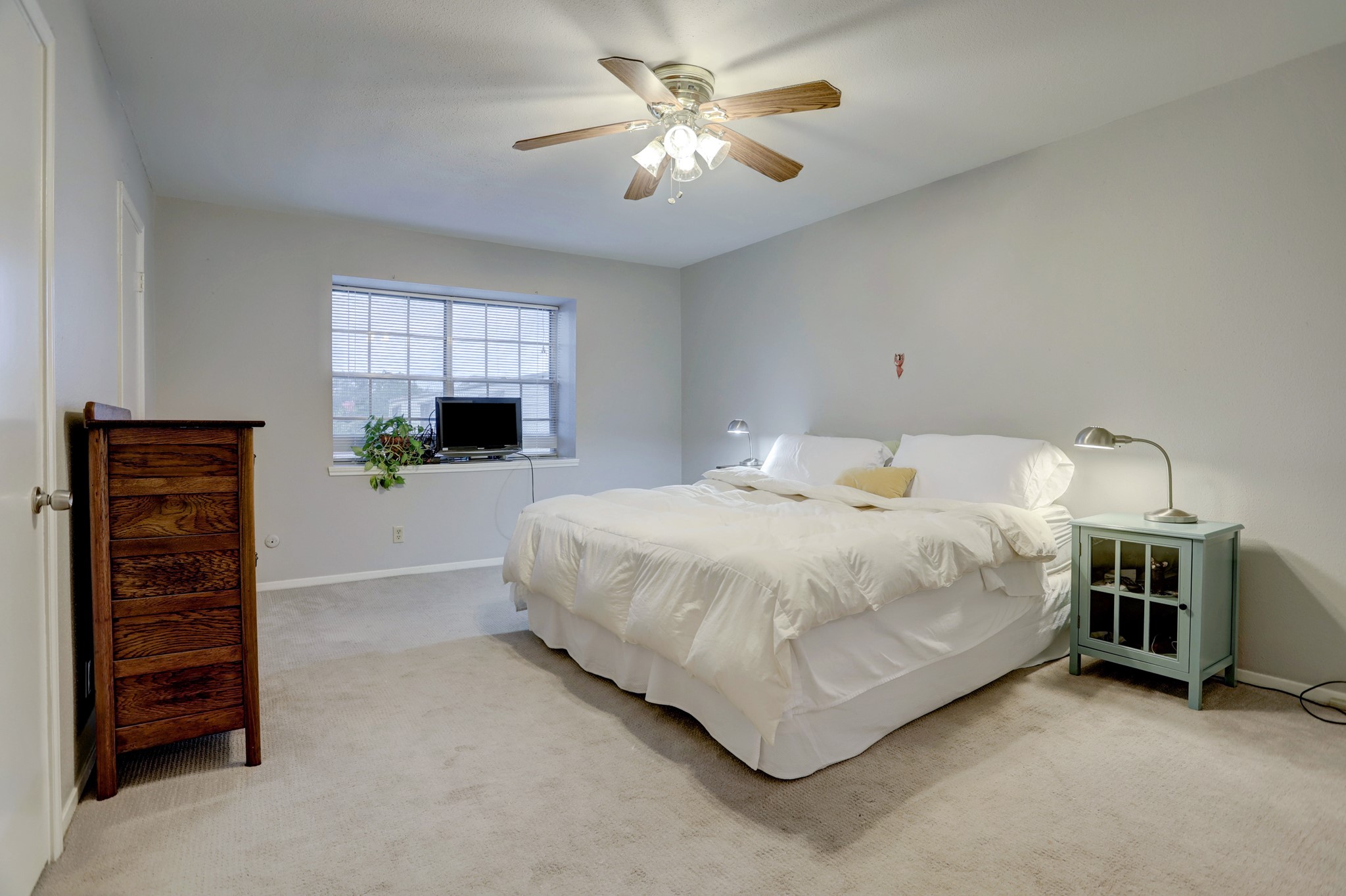 11550 Chimney Rock Road, Unit 514 Houston, TX 77035 - Photo 11 of 26 An example of the primary bedroom is spacious so enjoy...