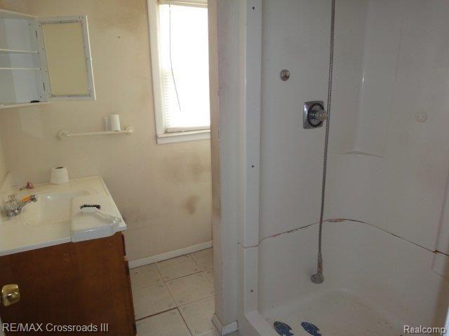 21701 Bohn Road Belleville, MI 48111 - Photo 7 of 8 BATH.jpg
