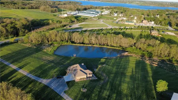 $1,500,000 | 18401 Ssr-w Highway, Smithville, MO 64089