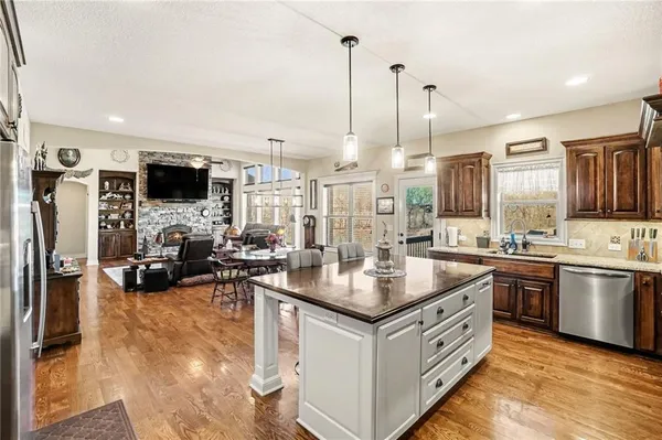 $1,650,000 | 18401 Ssr-w Highway, Smithville, MO 64089