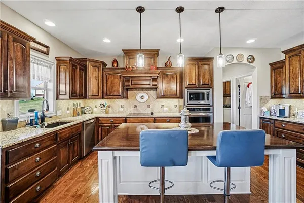 $1,650,000 | 18401 Ssr-w Highway, Smithville, MO 64089
