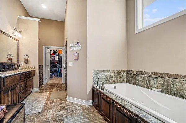 $1,650,000 | 18401 Ssr-w Highway, Smithville, MO 64089