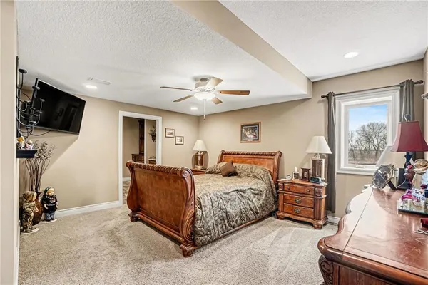 $1,650,000 | 18401 Ssr-w Highway, Smithville, MO 64089