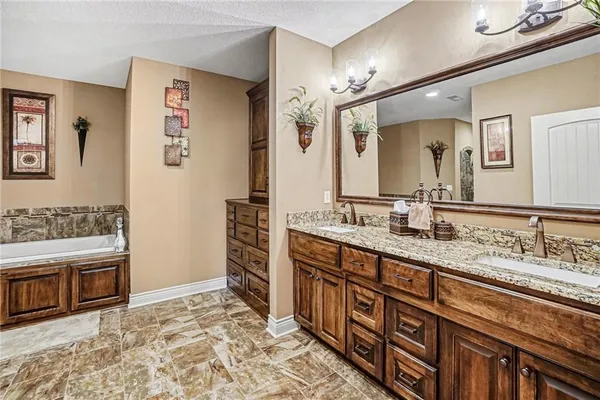 $1,650,000 | 18401 Ssr-w Highway, Smithville, MO 64089