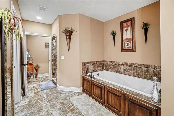 $1,650,000 | 18401 Ssr-w Highway, Smithville, MO 64089