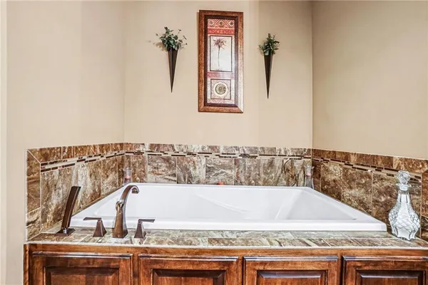 $1,650,000 | 18401 Ssr-w Highway, Smithville, MO 64089