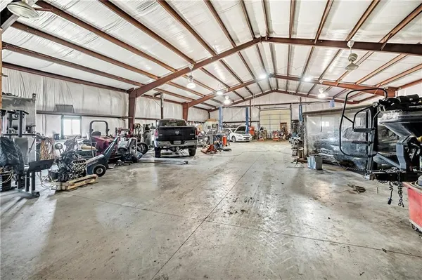 $1,650,000 | 18401 Ssr-w Highway, Smithville, MO 64089