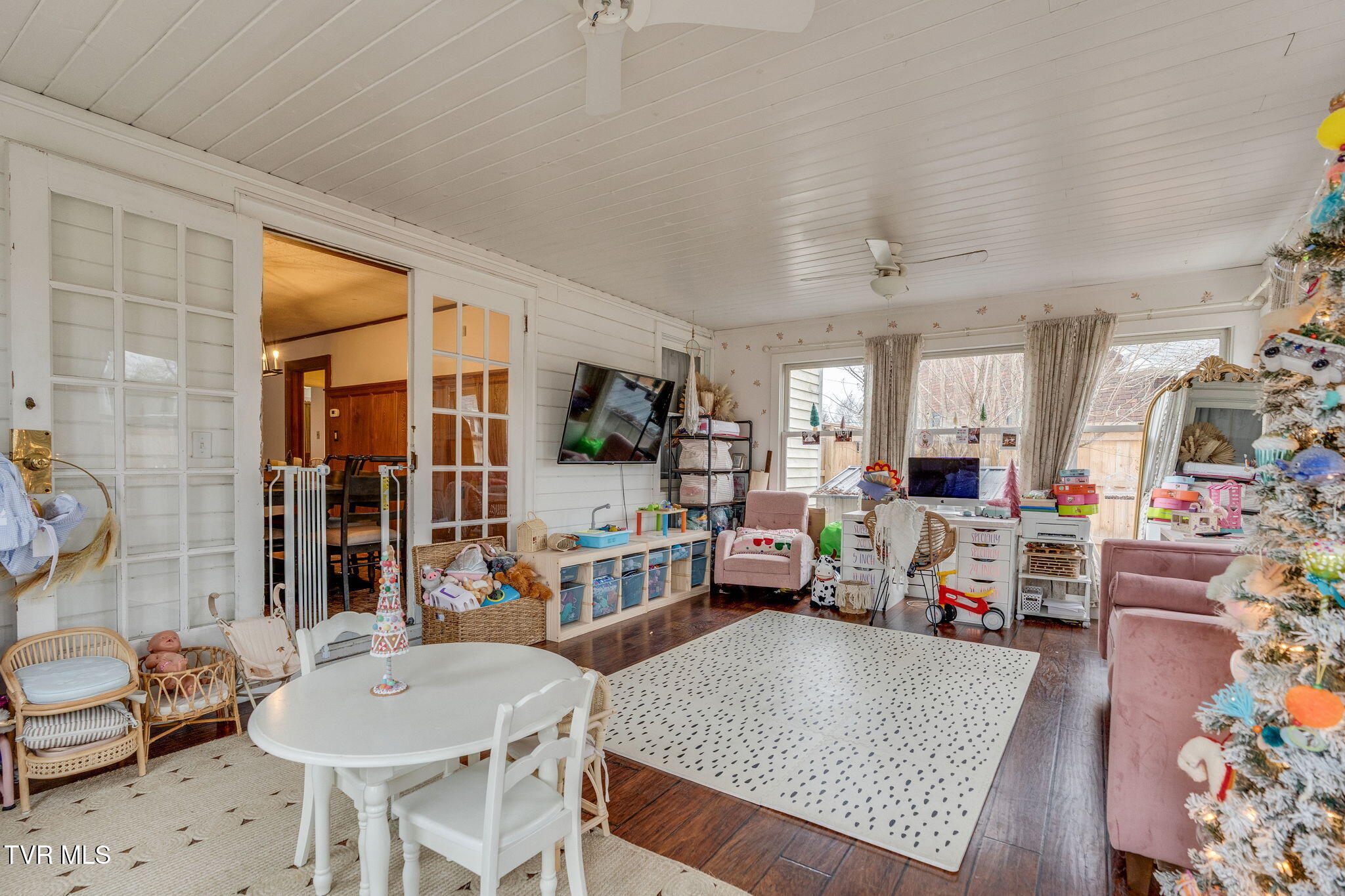 235 West F Street Elizabethton, TN 37643 - Photo 11 of 39 011