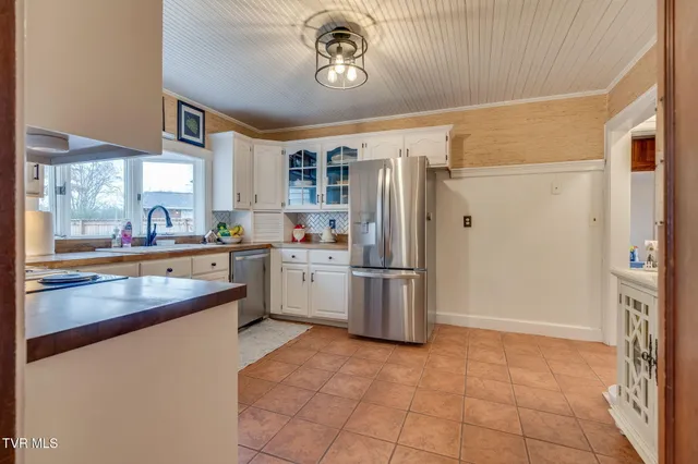 $379,900 | 235 West F Street, Elizabethton, TN 37643