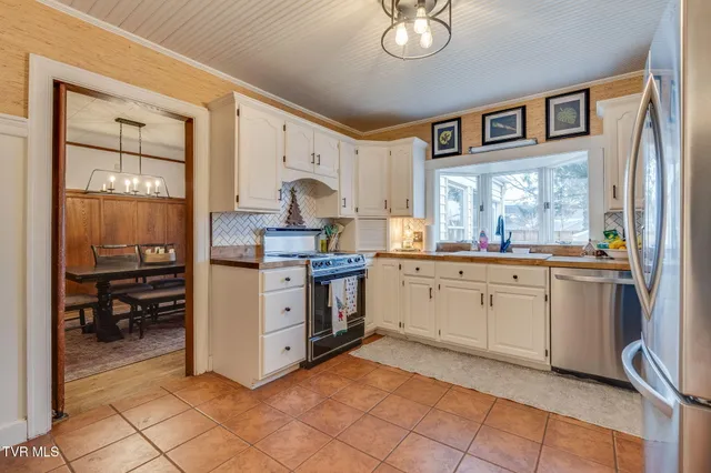 $379,900 | 235 West F Street, Elizabethton, TN 37643