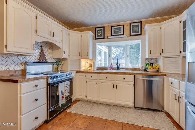 $379,900 | 235 West F Street, Elizabethton, TN 37643