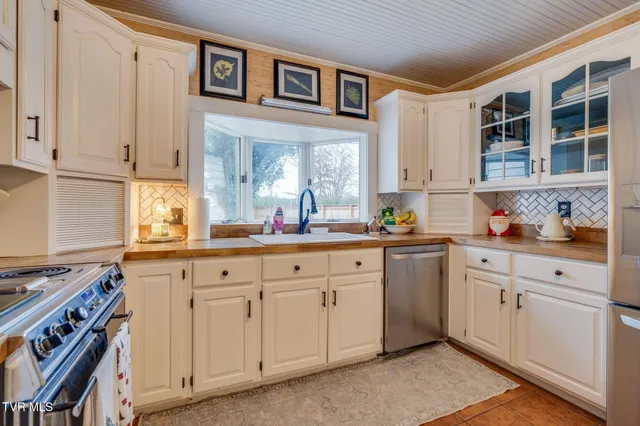 $379,900 | 235 West F Street, Elizabethton, TN 37643