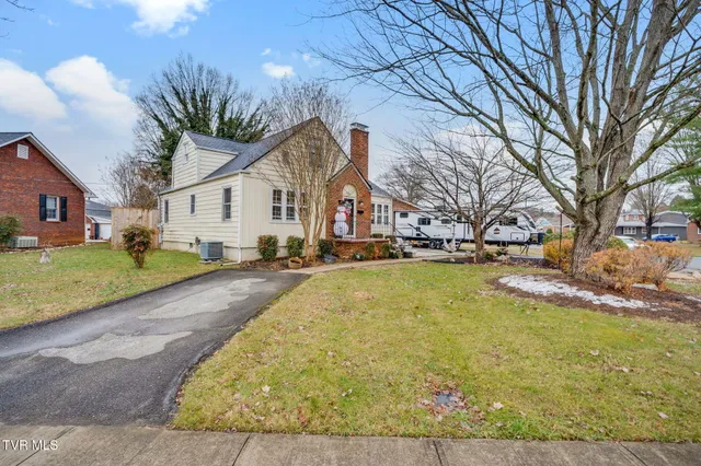 $379,900 | 235 West F Street, Elizabethton, TN 37643